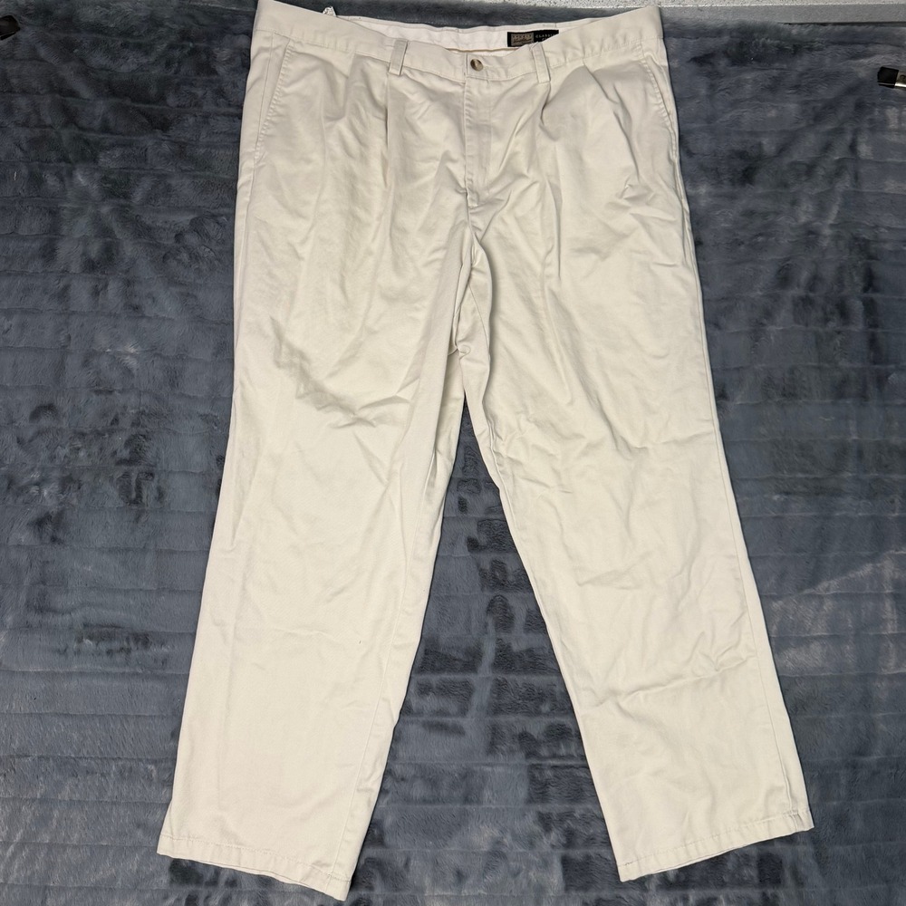 Levi Strauss Signature Mens Khakis Classic Pleat Pants Beige W42 L30 Cotton